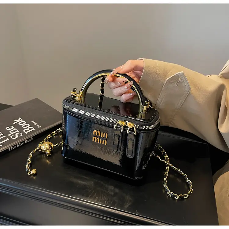 Women's Cross-border Retro Oil Wax Leather Box Bag Brown Gold Chain — feature 39