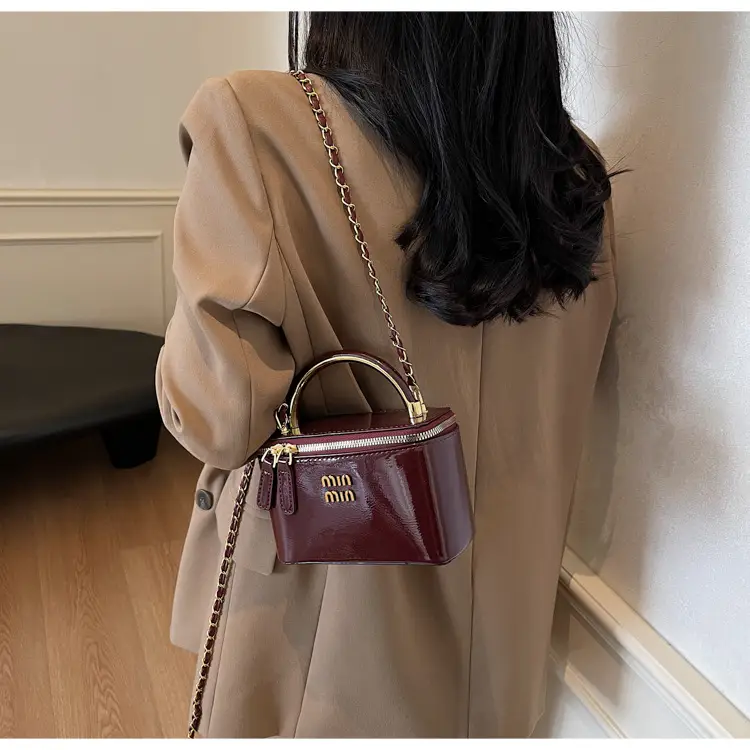 Women's Cross-border Retro Oil Wax Leather Box Bag Brown Gold Chain — feature 41