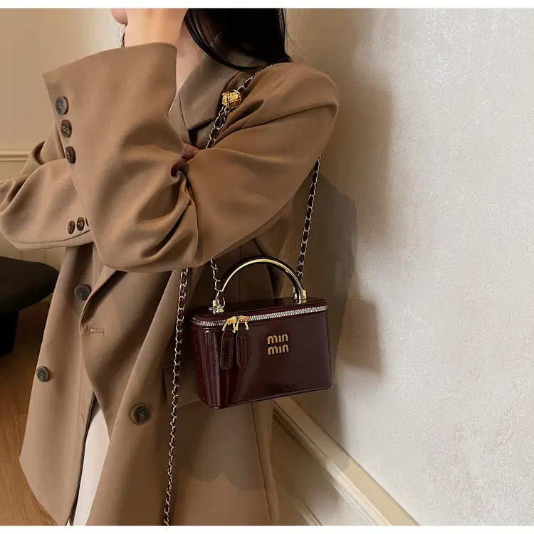 Women's Cross-border Retro Oil Wax Leather Box Bag Brown Gold Chain — feature 43