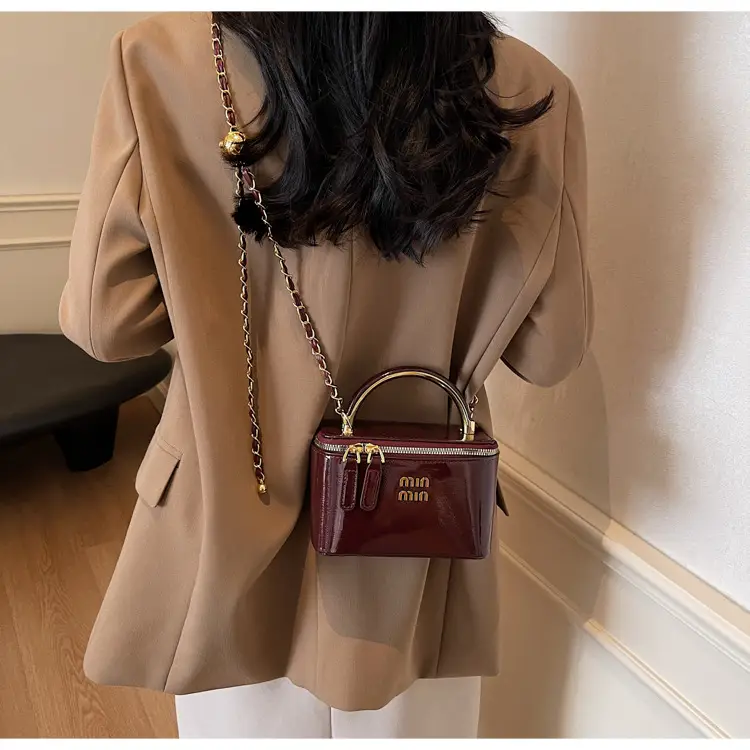 Women's Cross-border Retro Oil Wax Leather Box Bag Brown Gold Chain — feature 44