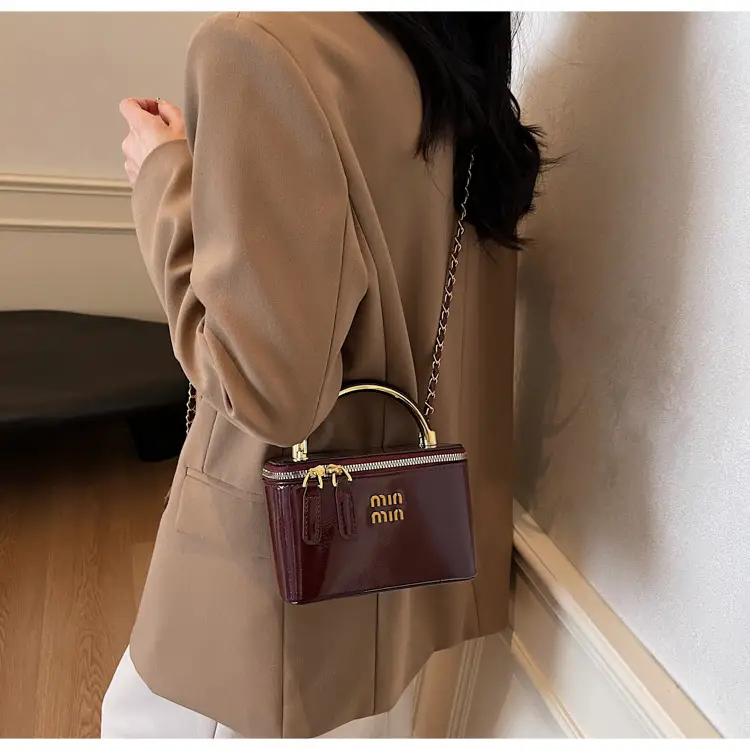 Women's Cross-border Retro Oil Wax Leather Box Bag Brown Gold Chain — feature 45