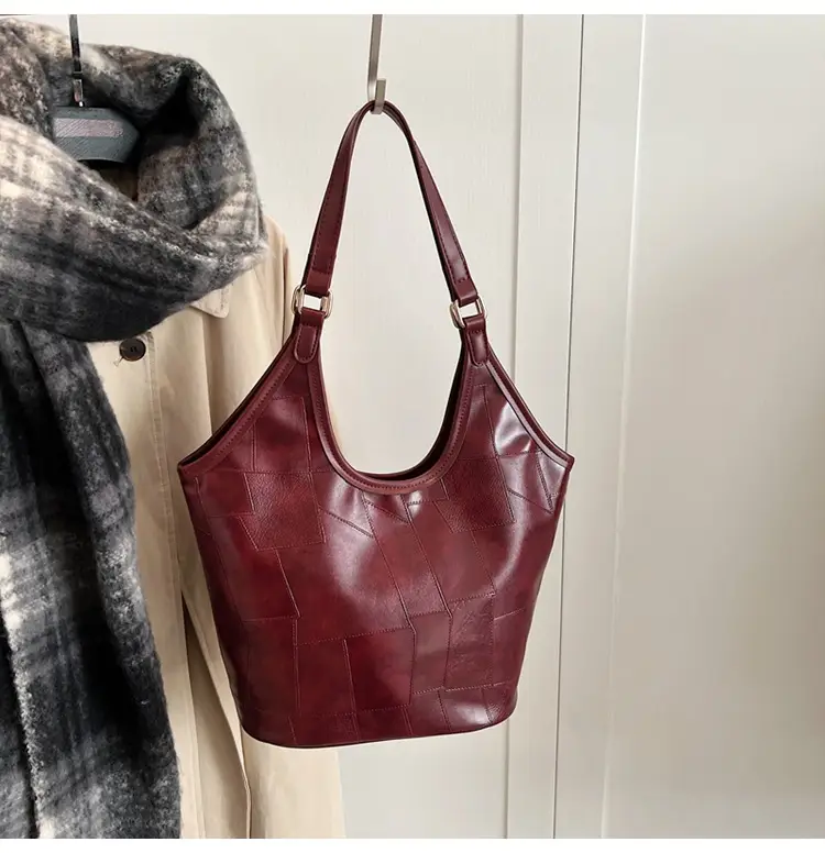 Brown Leather Tote Bag for Women Autumn Winter 2024 — feature 17
