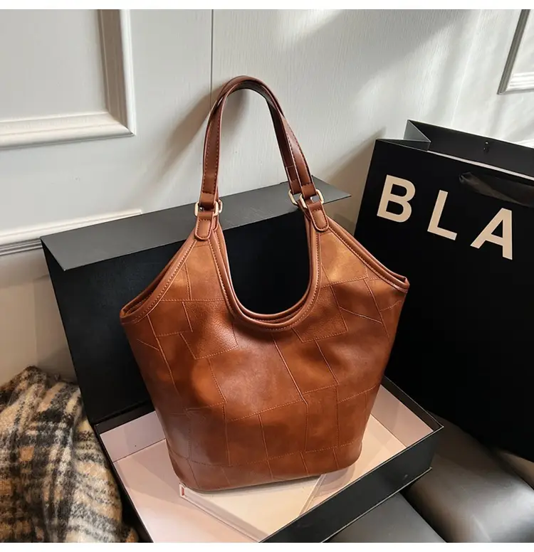 Brown Leather Tote Bag for Women Autumn Winter 2024 — feature 20