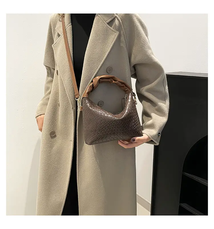 Women's Woven Shoulder Bag Beige 2024 New Fashion — feature 17