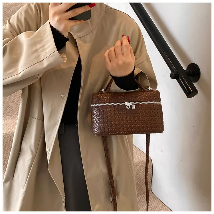 Women Retro Korean Style Shoulder Bag 2025 Winter — feature 32