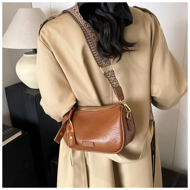 Women's Brown Leather Shoulder Messenger Bag 2024 — feature 13