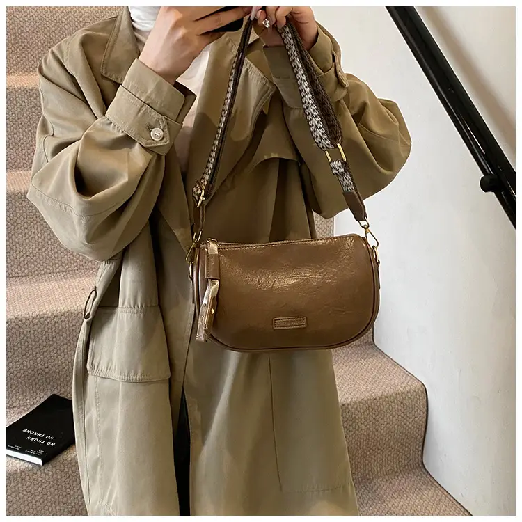 Women's Brown Leather Shoulder Messenger Bag 2024 — feature 17