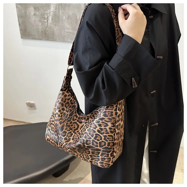 Leopard Print Large Capacity Tote Bag 2024 — feature 15