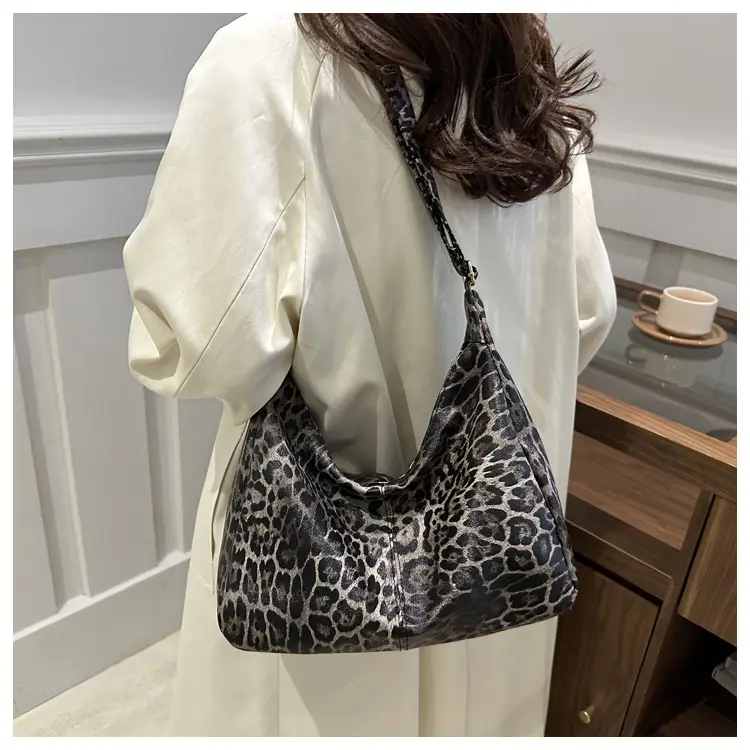 Leopard Print Large Capacity Tote Bag 2024 — feature 17