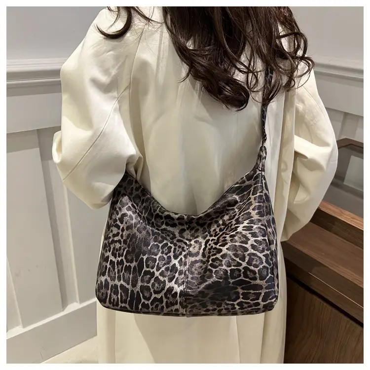 Leopard Print Large Capacity Tote Bag 2024 — feature 21