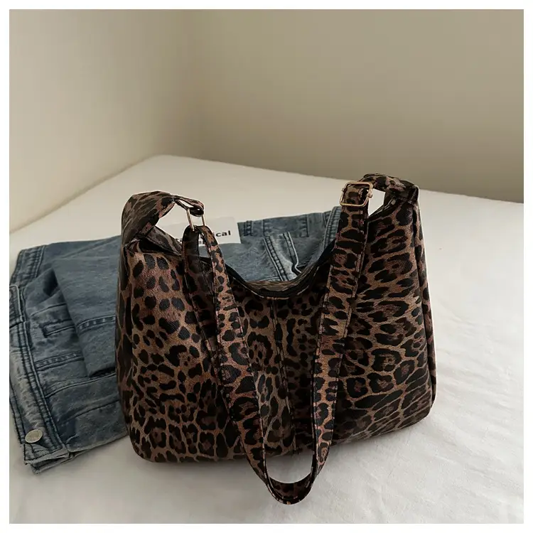 Leopard Print Large Capacity Tote Bag 2024 — feature 9