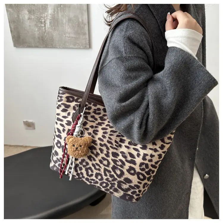 Leopard Print Large Capacity Women's Tote Bag — feature 10