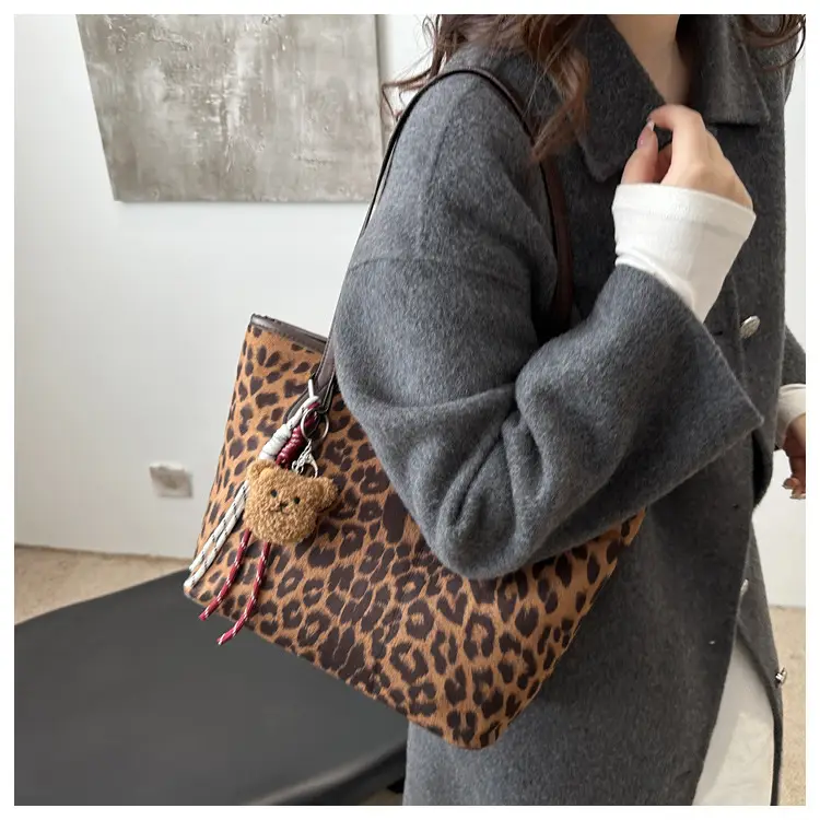 Leopard Print Large Capacity Women's Tote Bag — feature 13