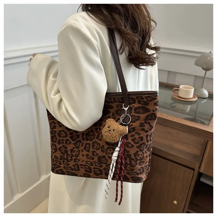 Leopard Print Large Capacity Women's Tote Bag — feature 17