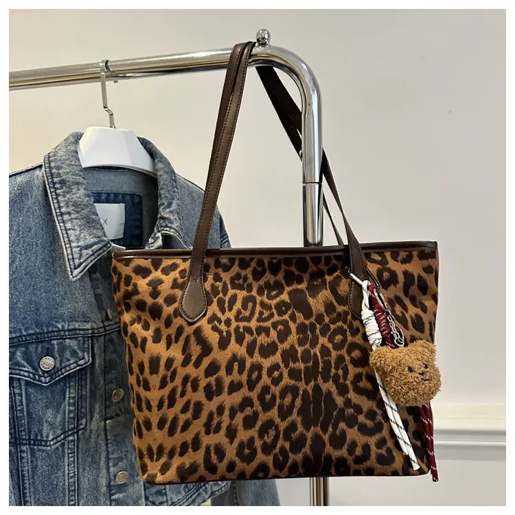 Leopard Print Large Capacity Women's Tote Bag — feature 23