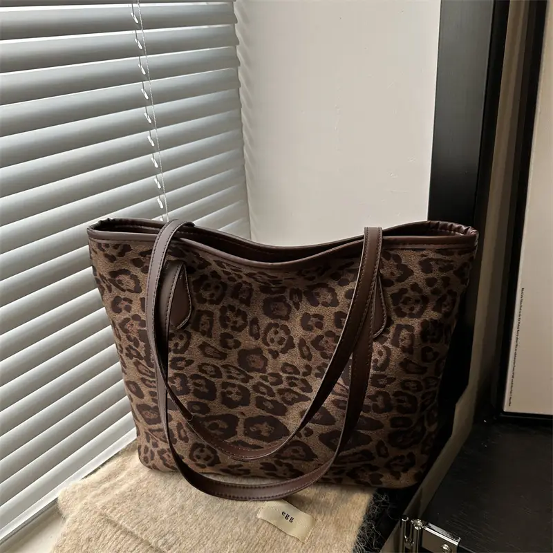 Leopard Print Large Capacity Women's Tote Bag - Image 2