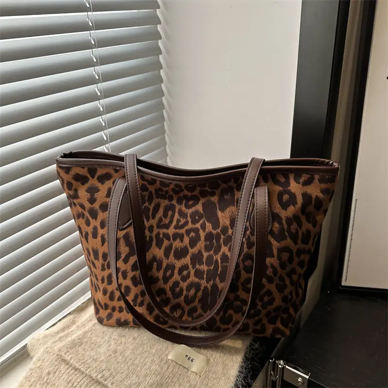 Leopard Print Large Capacity Women's Tote Bag - Image 3