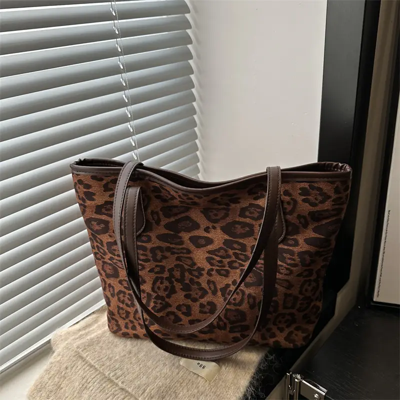 Leopard Print Large Capacity Women's Tote Bag - Image 4