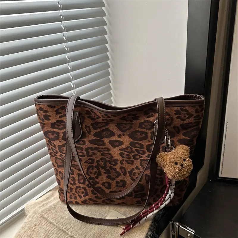 Leopard Print Large Capacity Women's Tote Bag - Image 8