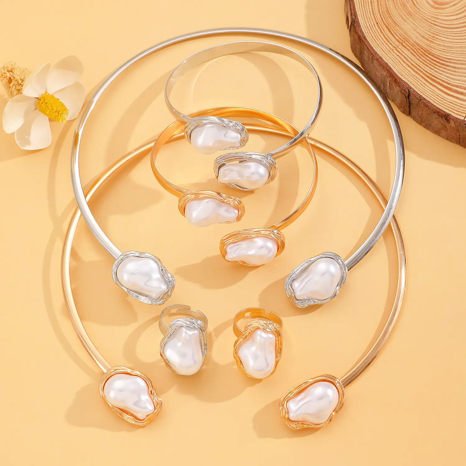 Pearl Necklace Set with Pearl Bracelet and Baroque Design — feature 14