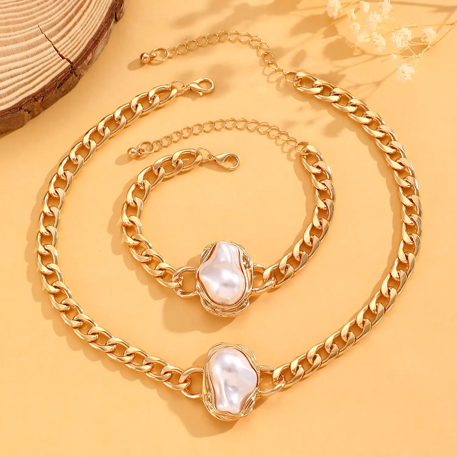 Pearl Necklace Set with Pearl Bracelet and Baroque Design — feature 18