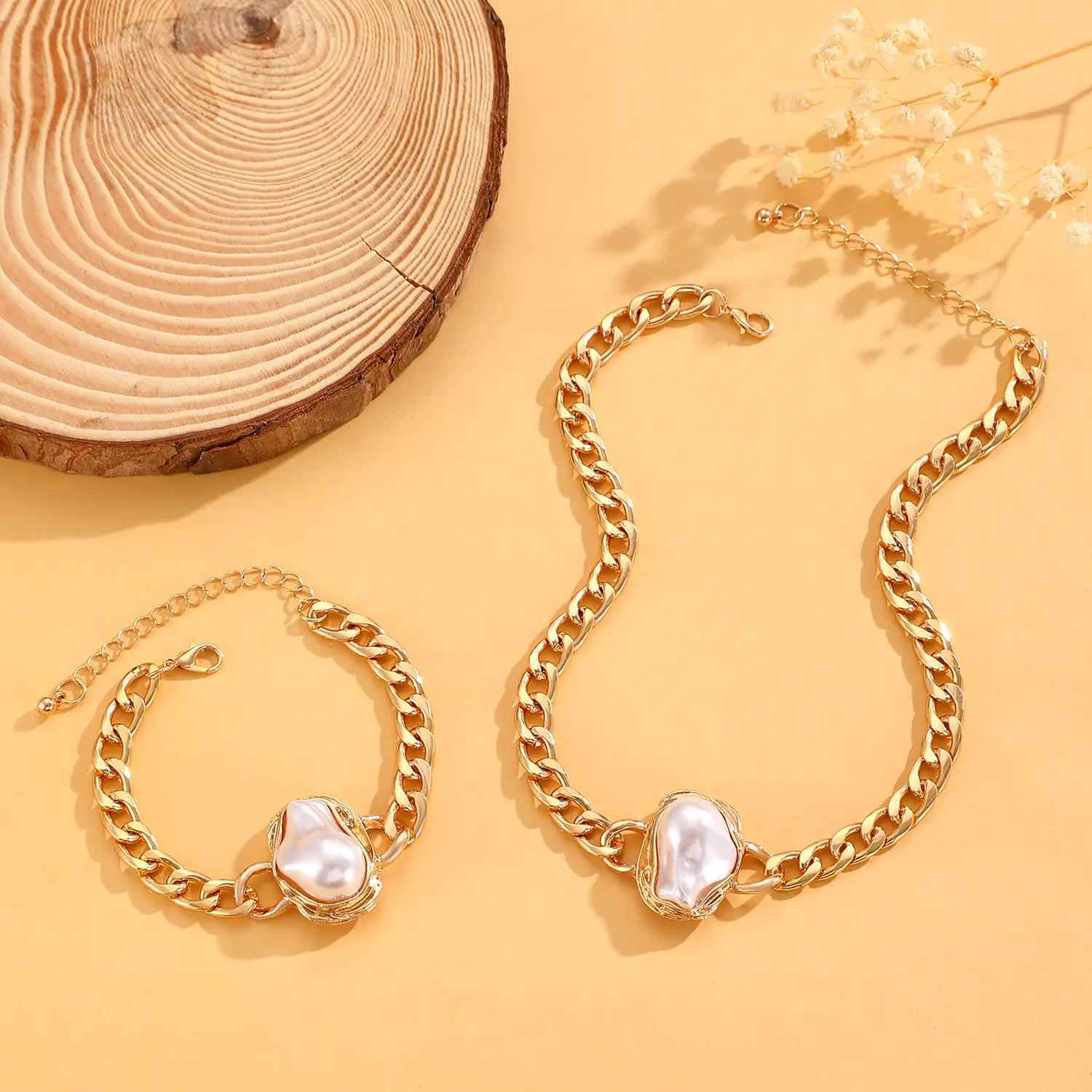 Pearl Necklace Set with Pearl Bracelet and Baroque Design — feature 19