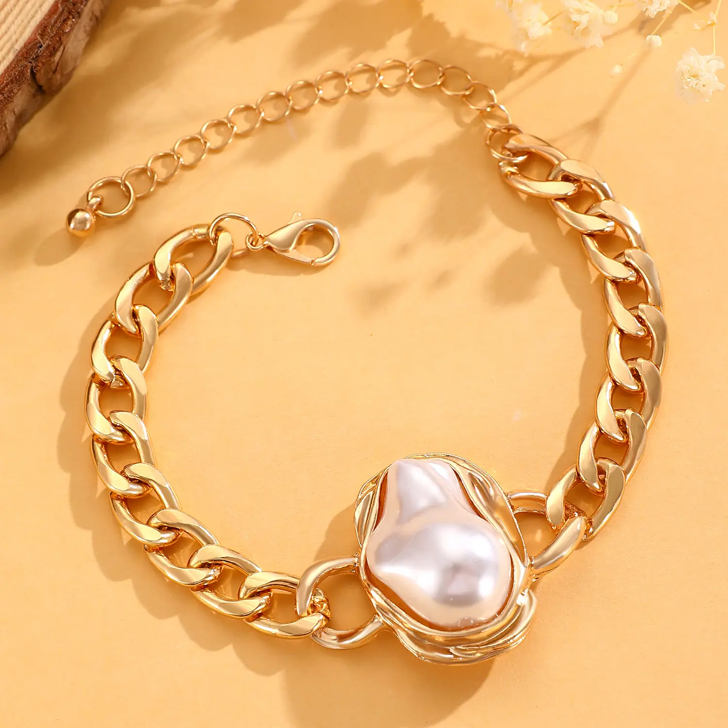 Pearl Necklace Set with Pearl Bracelet and Baroque Design — feature 21