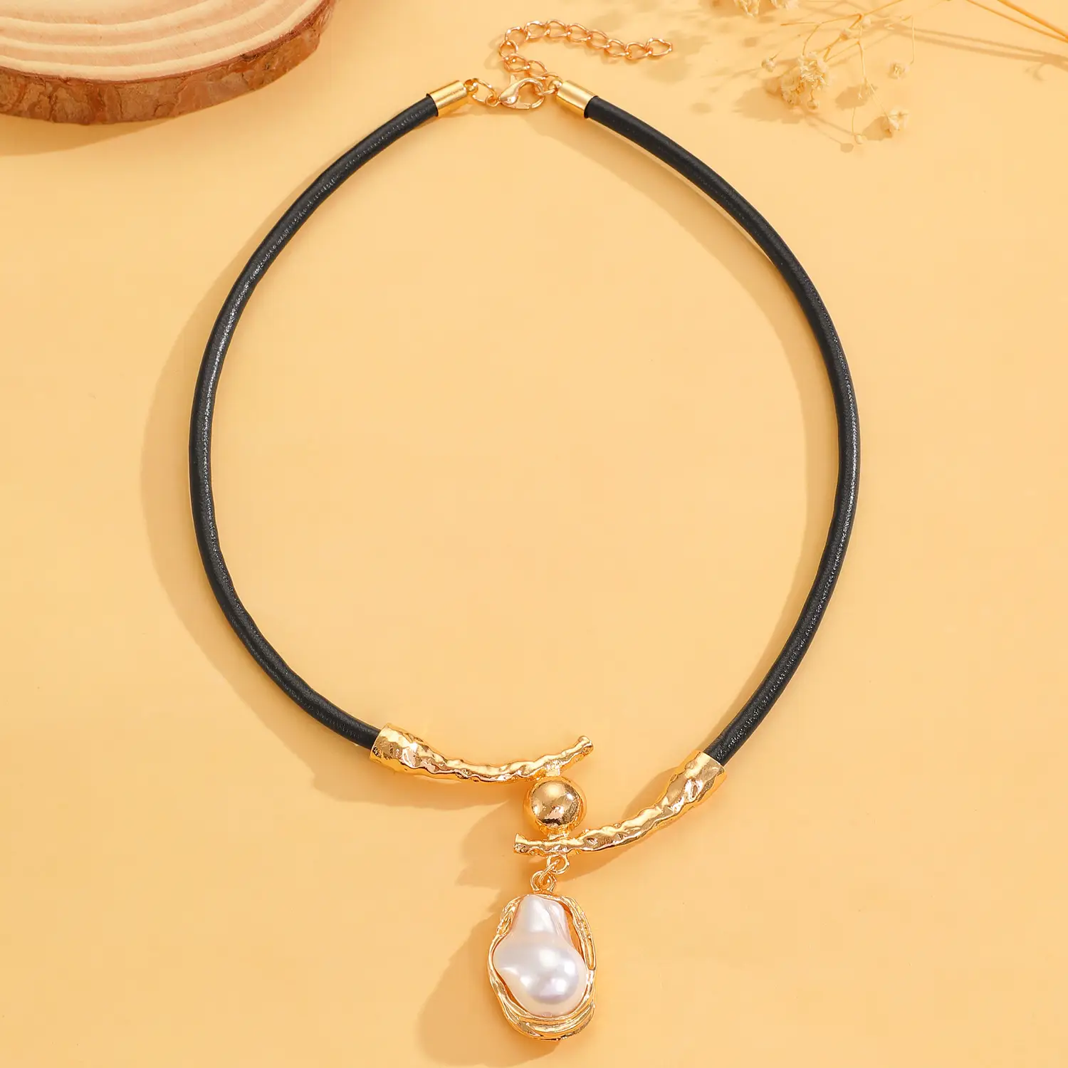 Pearl Necklace Set with Pearl Bracelet and Baroque Design — feature 35