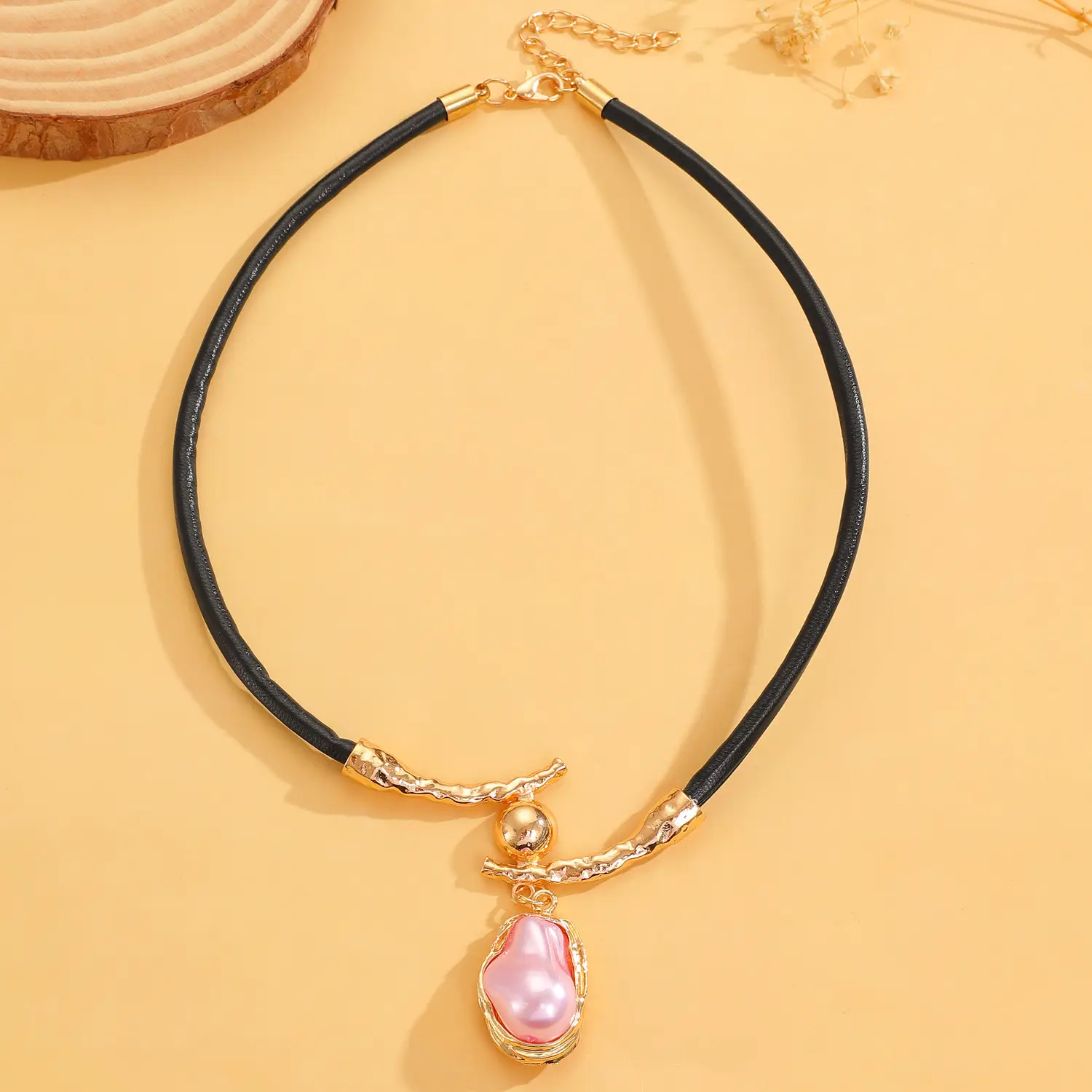 Pearl Necklace Set with Pearl Bracelet and Baroque Design — feature 36
