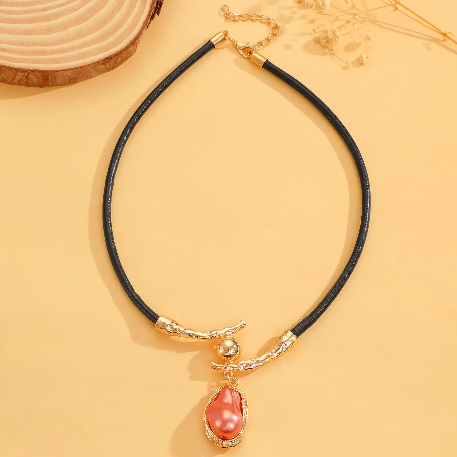 Pearl Necklace Set with Pearl Bracelet and Baroque Design — feature 37