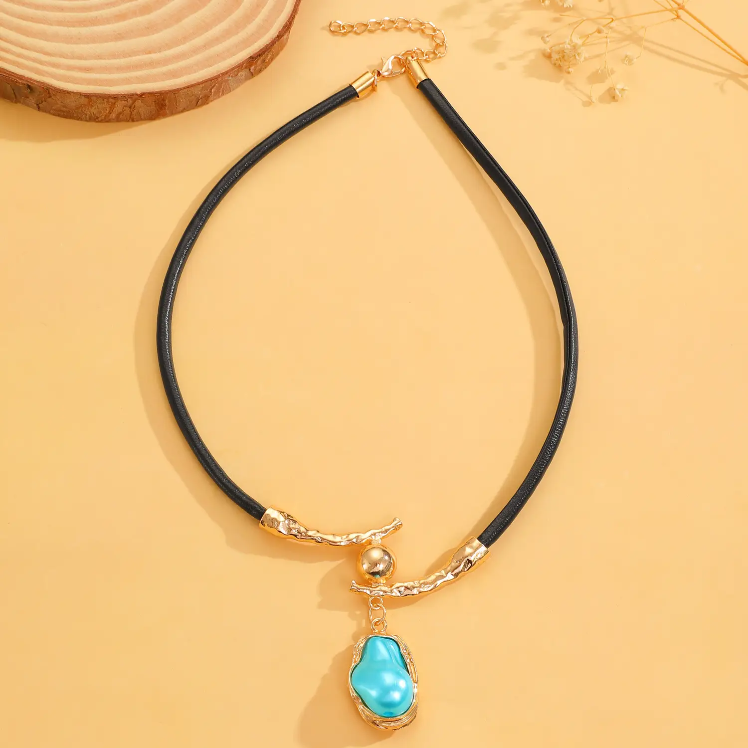 Pearl Necklace Set with Pearl Bracelet and Baroque Design — feature 39