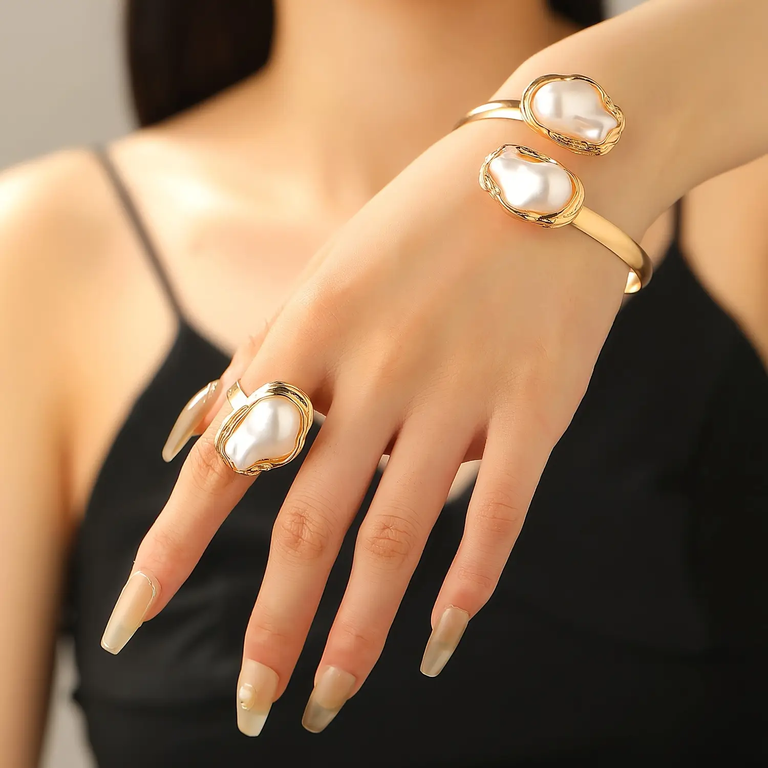 Pearl Necklace Set with Pearl Bracelet and Baroque Design - Image 11