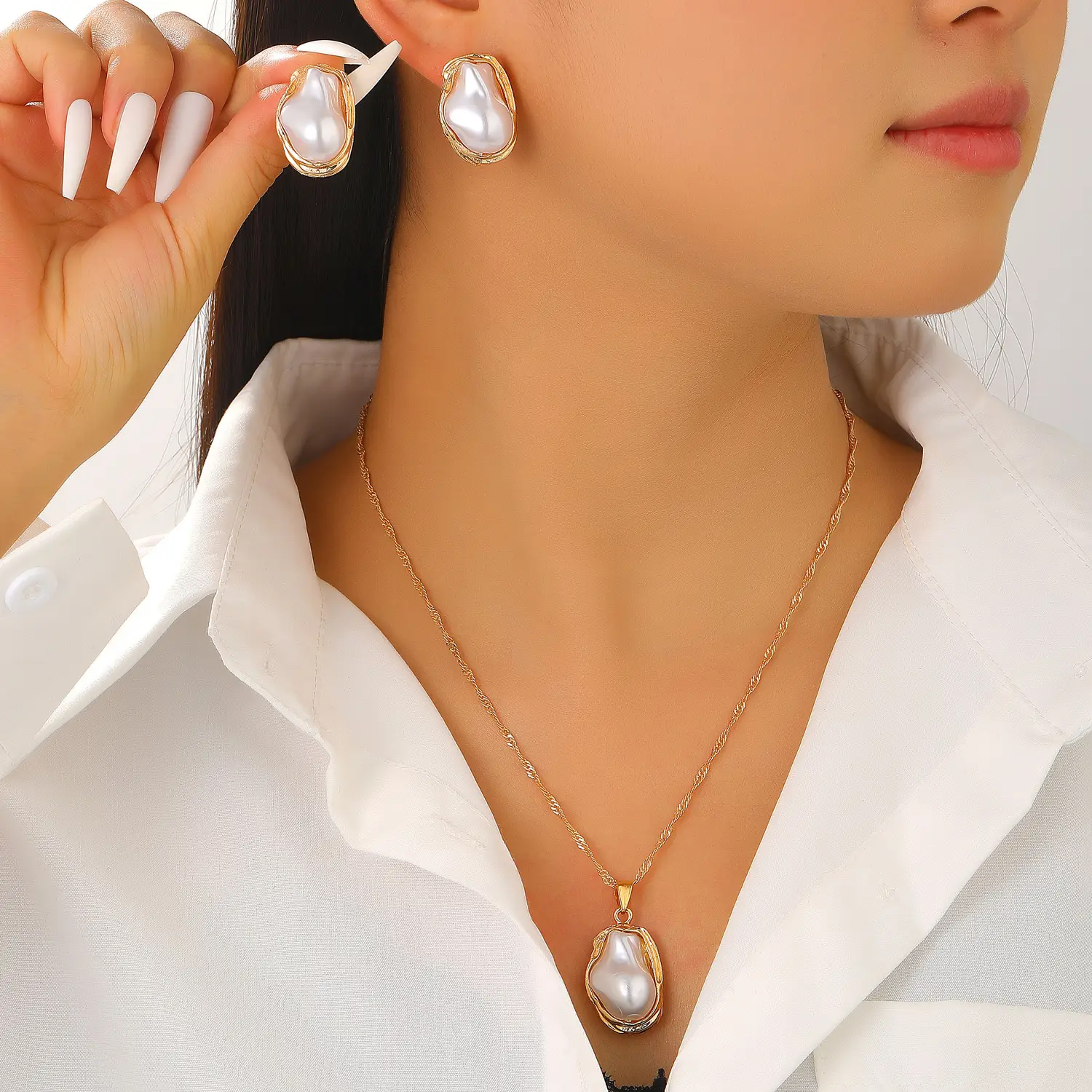 Pearl Necklace Set with Pearl Bracelet and Baroque Design - Image 13