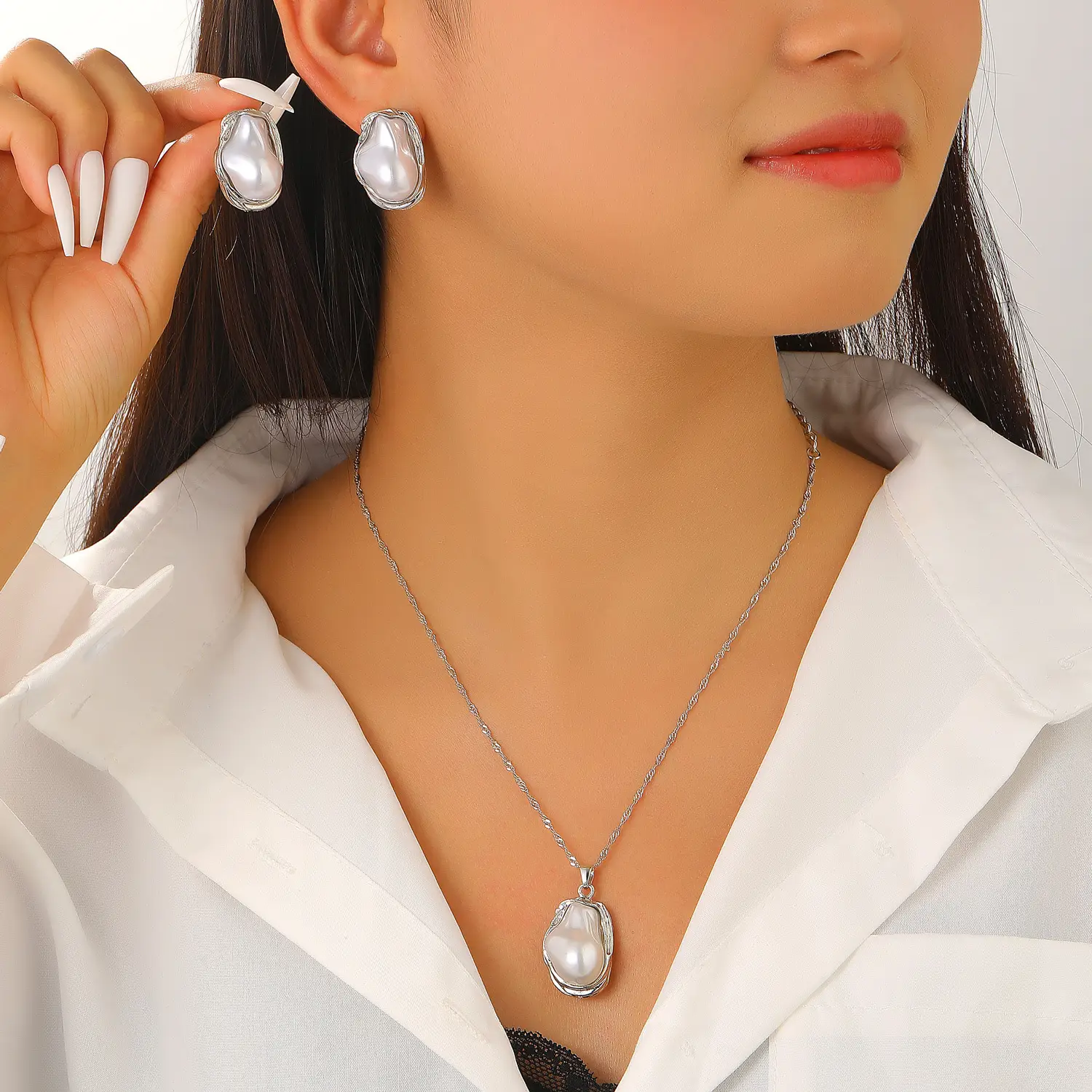 Pearl Necklace Set with Pearl Bracelet and Baroque Design - Image 14