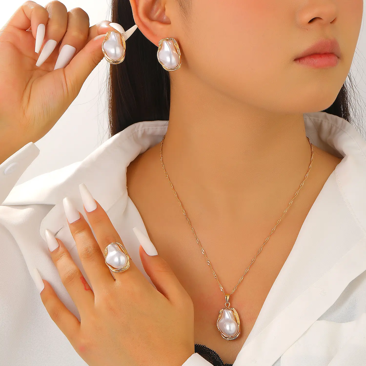 Pearl Necklace Set with Pearl Bracelet and Baroque Design - Image 15