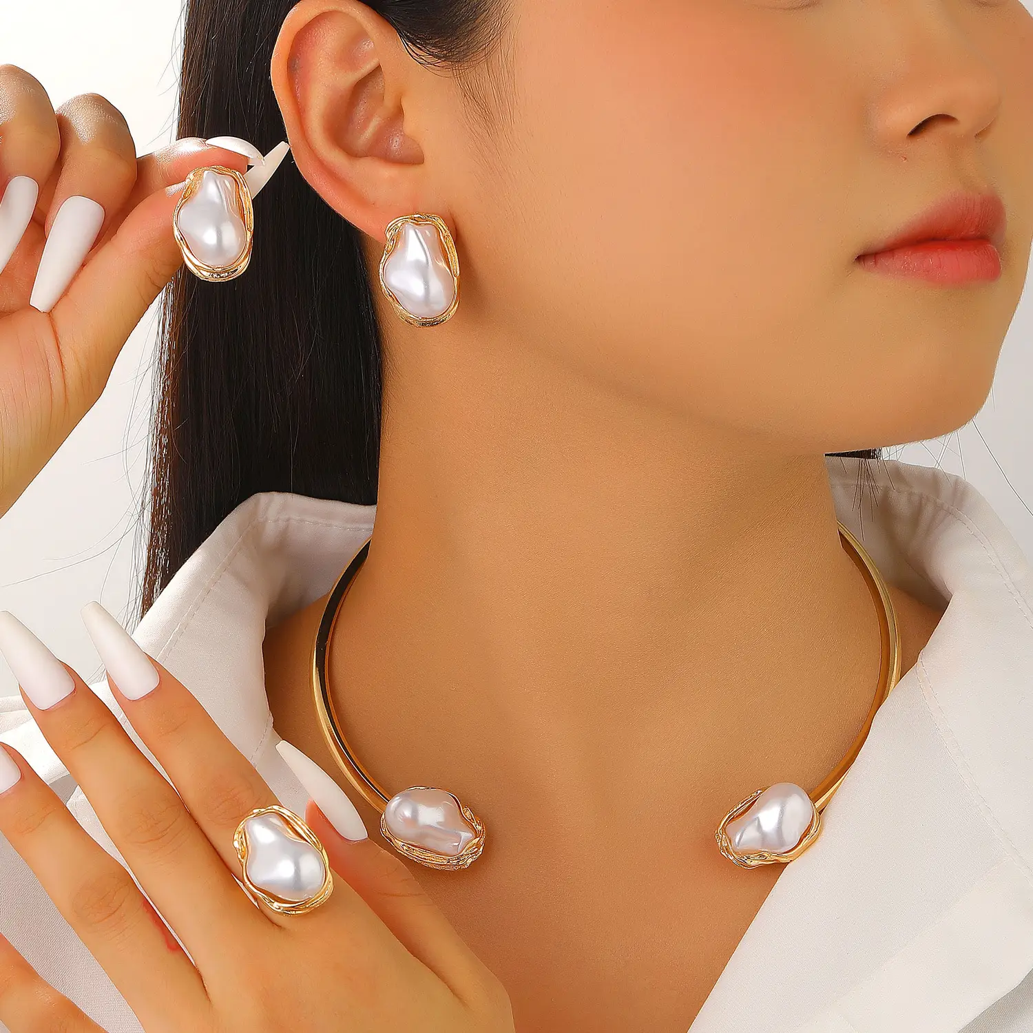Pearl Necklace Set with Pearl Bracelet and Baroque Design - Image 17