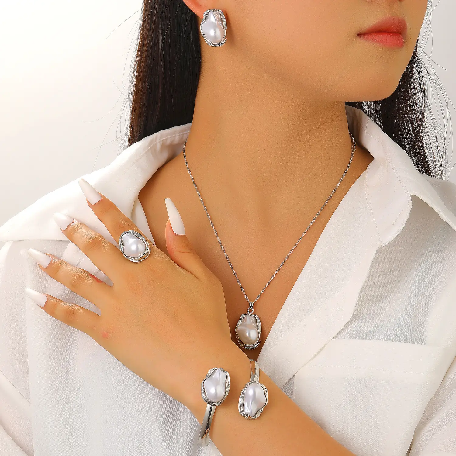 Pearl Necklace Set with Pearl Bracelet and Baroque Design - Image 20