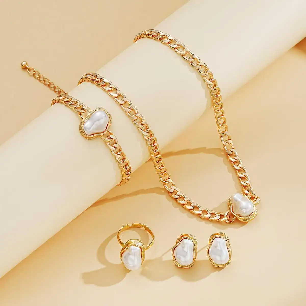 Pearl Necklace Set with Pearl Bracelet and Baroque Design - Image 30