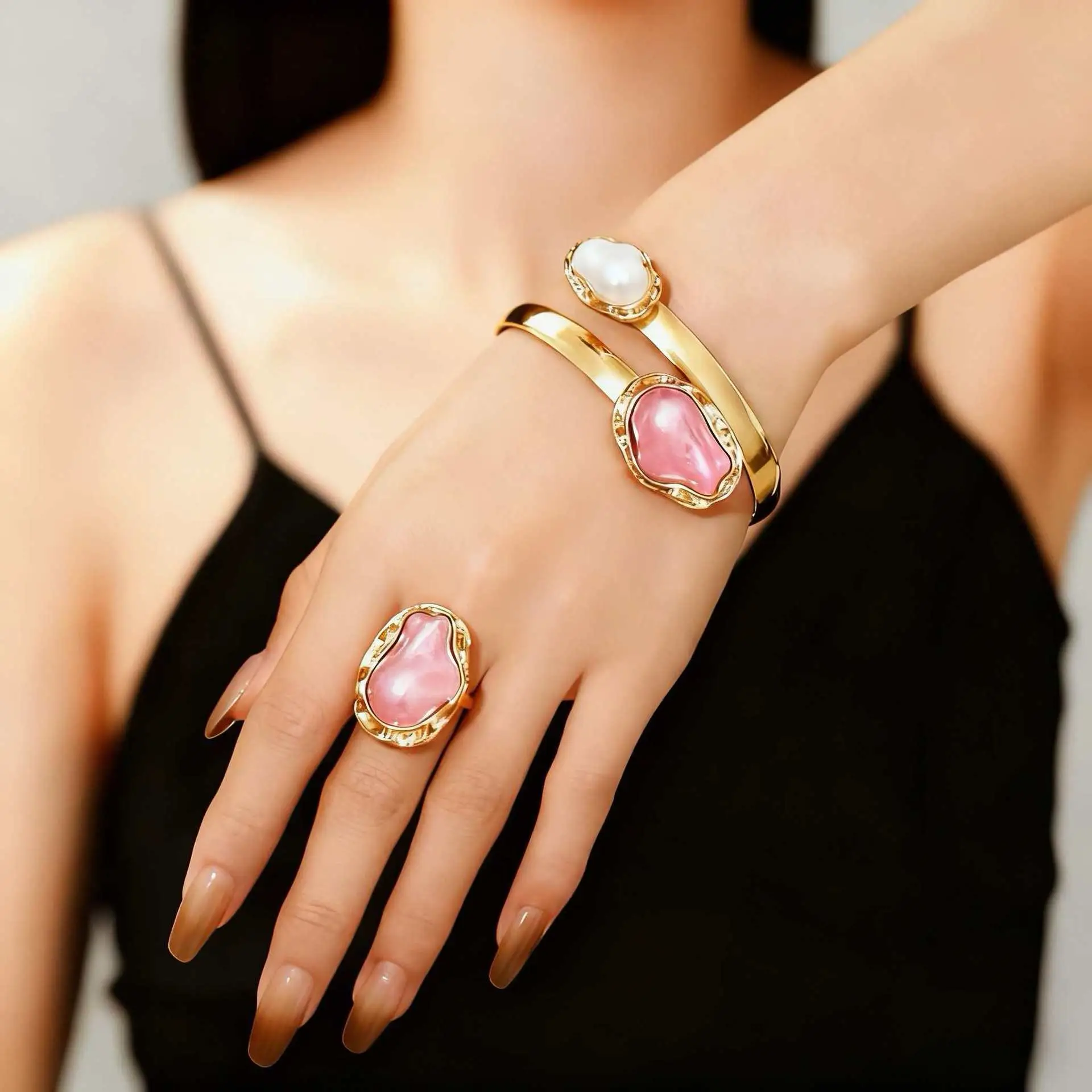 Pearl Necklace Set with Pearl Bracelet and Baroque Design - Image 59