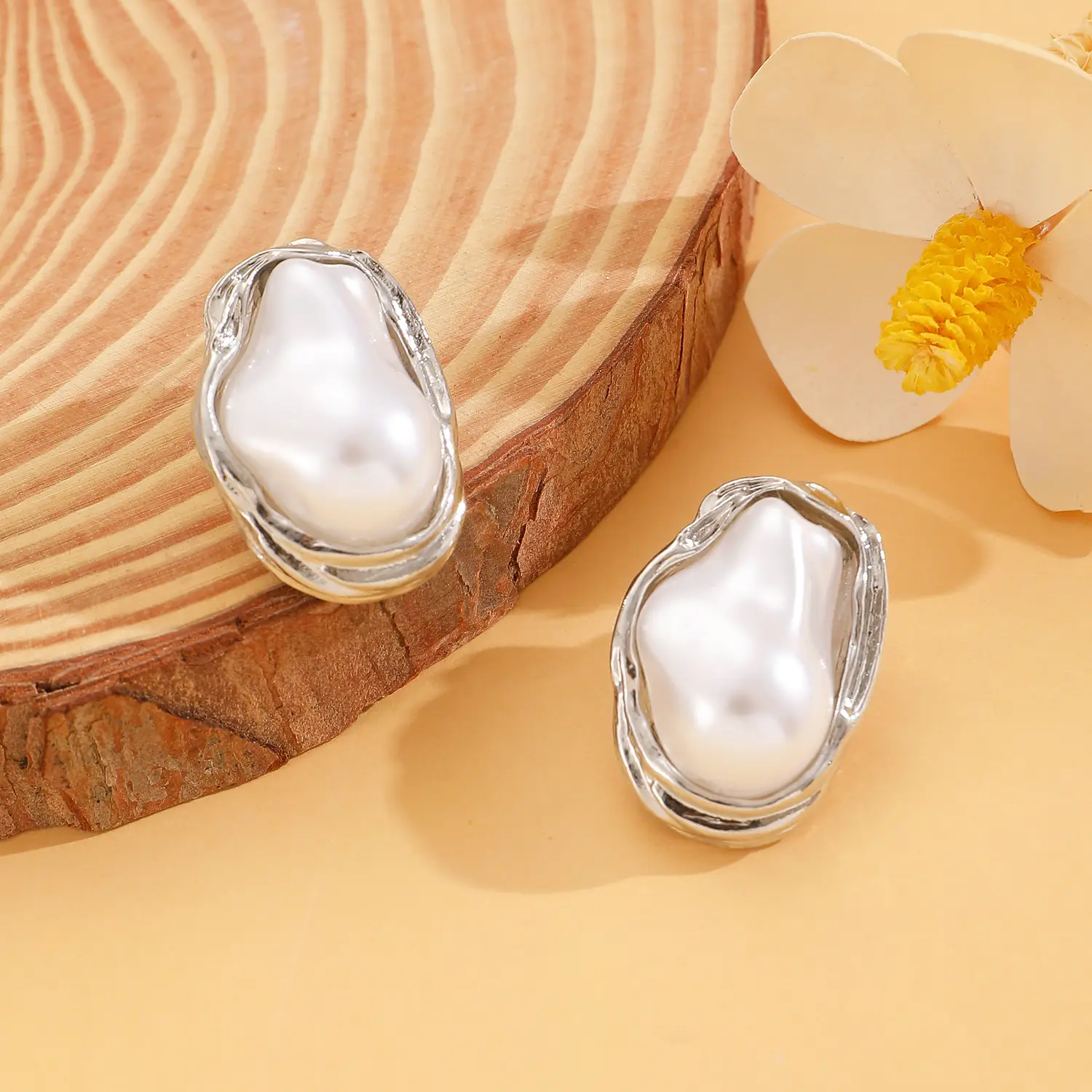 Pearl Necklace Set with Pearl Bracelet and Baroque Design - Image 6