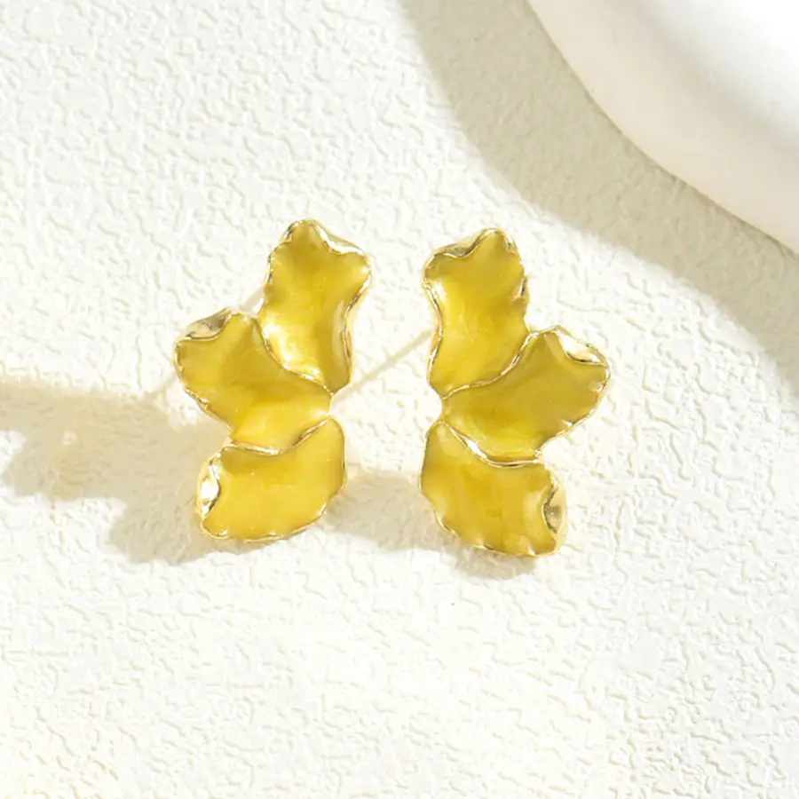 Japanese Clover Petal Earrings Purple Gold — feature 6
