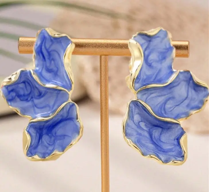 Japanese Clover Petal Earrings Purple Gold