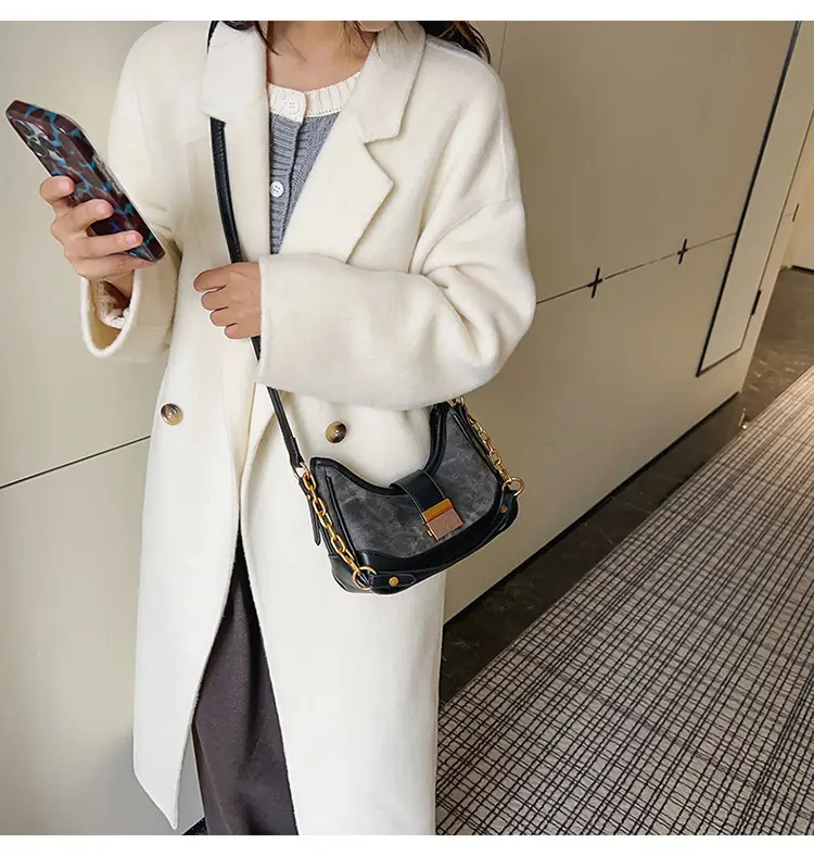 Vintage Black Crossbody Bag with Gold Chain & Leather Strap — feature 10