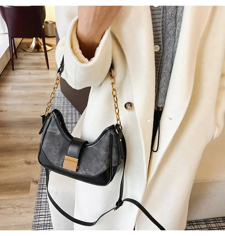 Vintage Black Crossbody Bag with Gold Chain & Leather Strap — feature 13