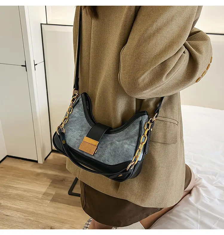 Vintage Black Crossbody Bag with Gold Chain & Leather Strap — feature 15