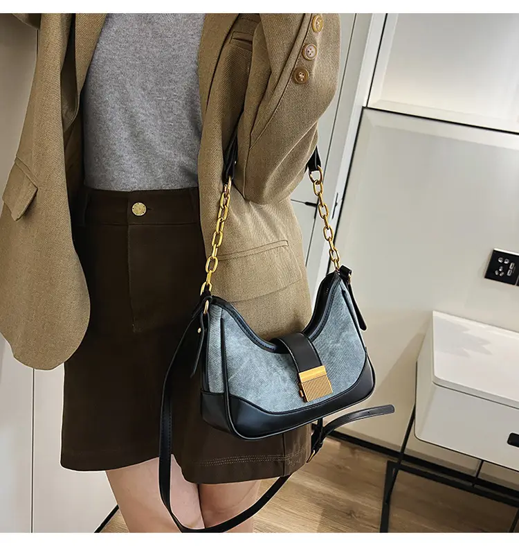 Vintage Black Crossbody Bag with Gold Chain & Leather Strap — feature 17