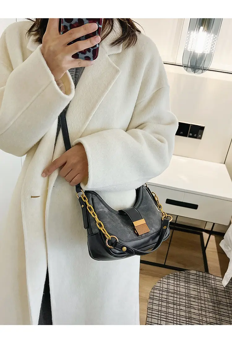 Vintage Black Crossbody Bag with Gold Chain & Leather Strap — feature 5