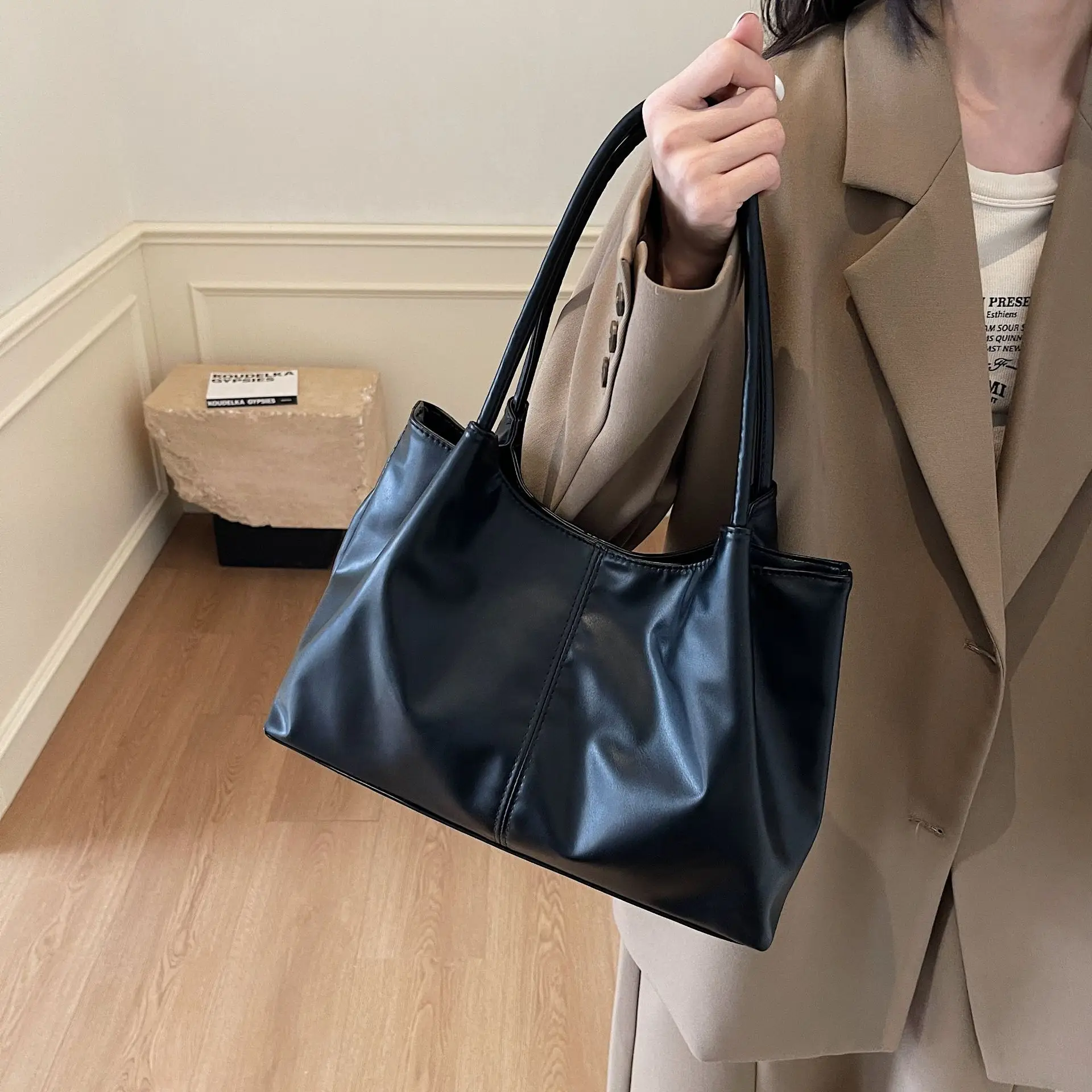 Black Leather Tote Bag for Daily Commute & School - Image 4