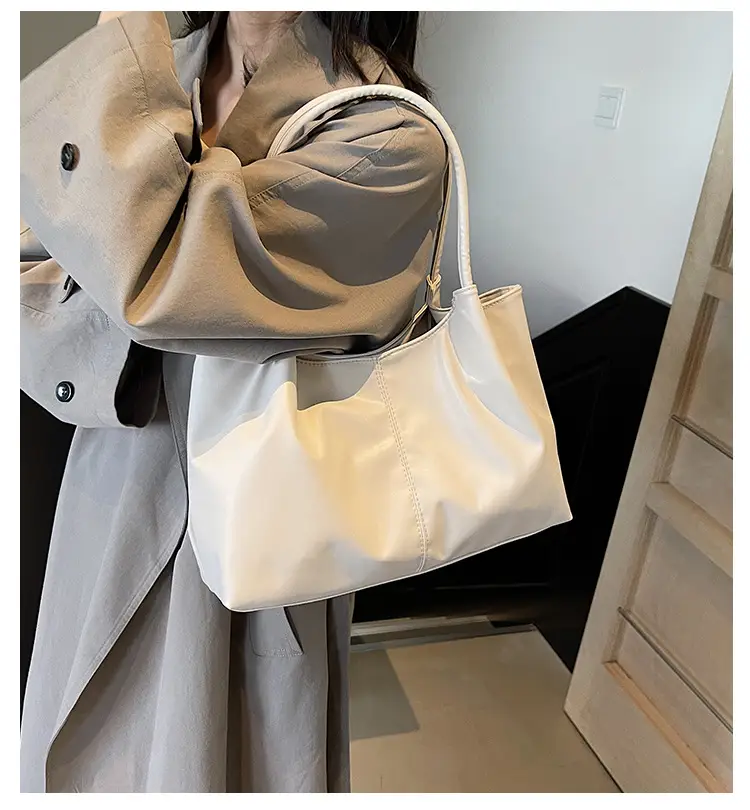 Black Leather Tote Bag for Daily Commute & School — feature 1
