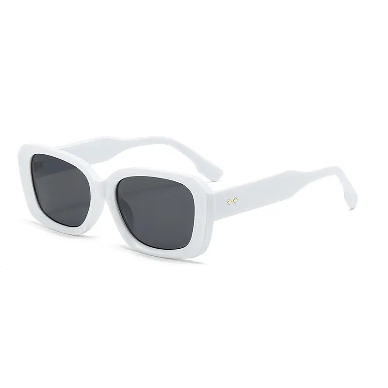 Black Square Sunglasses for Women UV Protection - Image 2